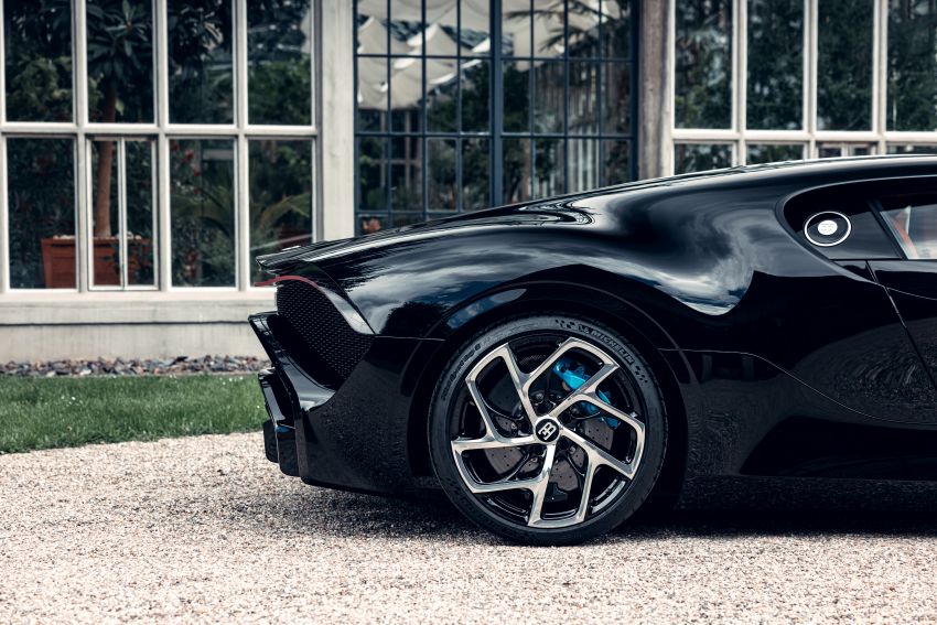 Bugatti La Voiture Noire – one-off hypercar, RM55 mil! 1303078