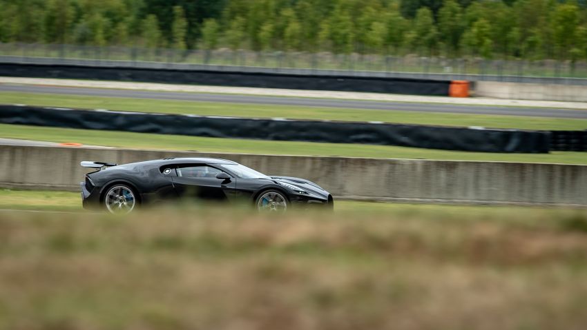 Bugatti La Voiture Noire – one-off hypercar, RM55 mil! 1303060
