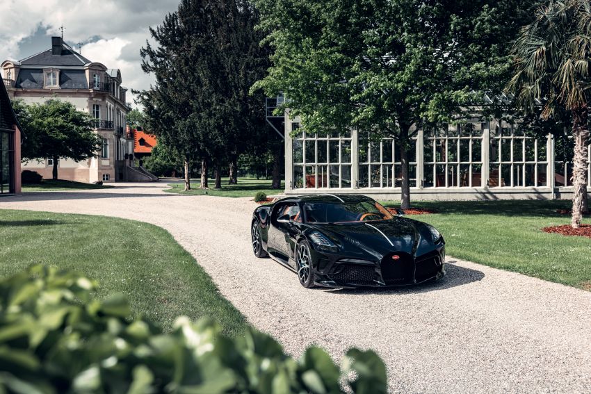 Bugatti La Voiture Noire – one-off hypercar, RM55 mil! 1303090