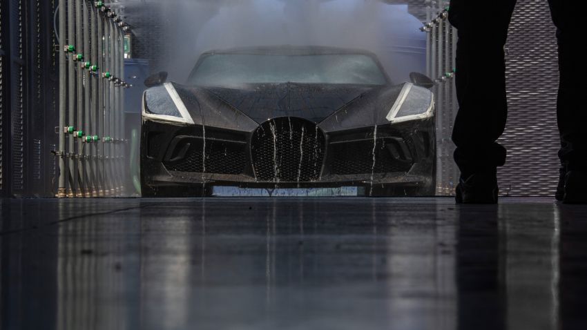 Bugatti La Voiture Noire – one-off hypercar, RM55 mil! 1303063