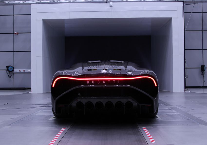 Bugatti La Voiture Noire – one-off hypercar, RM55 mil! 1303064