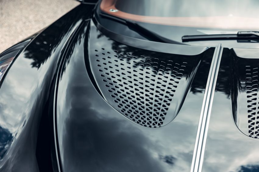 Bugatti La Voiture Noire – one-off hypercar, RM55 mil! 1303066