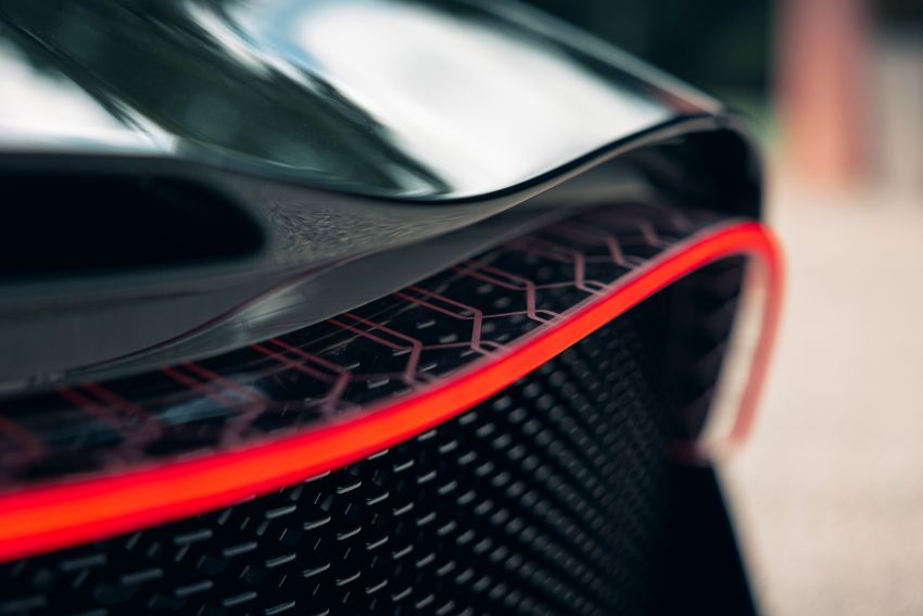 Bugatti La Voiture Noire – one-off hypercar, RM55 mil! 1303067