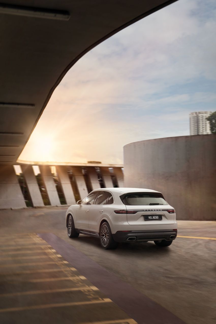 AD: Porsche Cayenne Premium Package – blending sports car performance with the practicality of an SUV 1305863