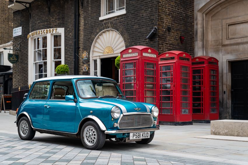 Classic Mini converted to an EV with Nissan Leaf tech – standard 20 kWh battery, 113 km range; from RM146k Image #1305986