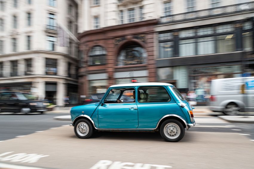 Classic Mini converted to an EV with Nissan Leaf tech – standard 20 kWh battery, 113 km range; from RM146k Image #1305989