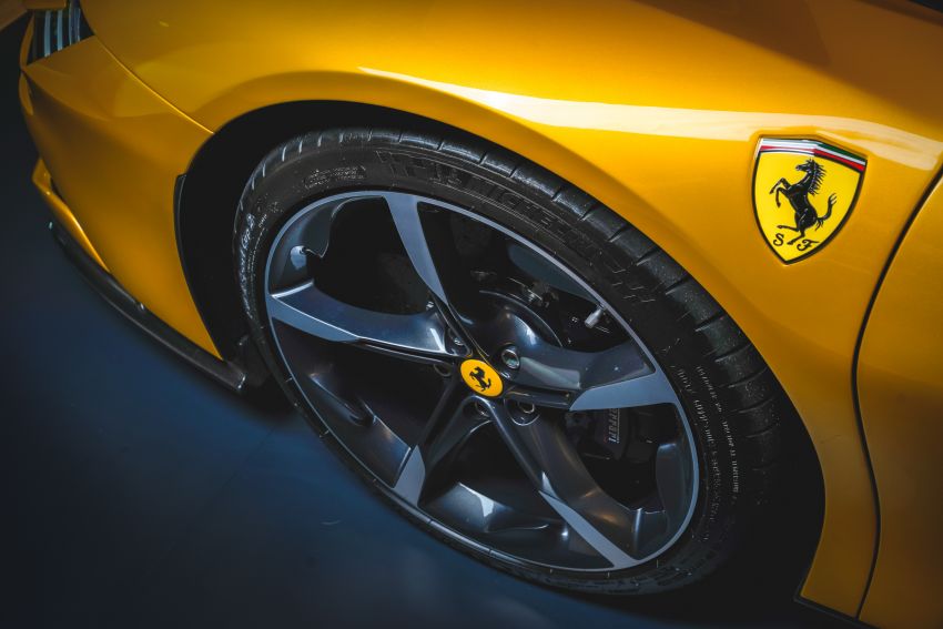 Ferrari SF90 Spider diperkenal secara rasmi di M’sia — plug-in hybrid bumbung terbuka, dari RM2.088 juta 1304029