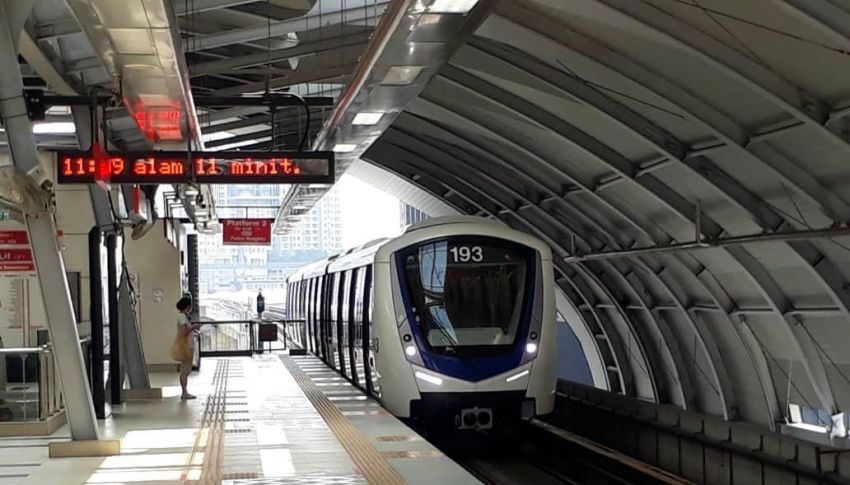 LRT Kelana Jaya Line gets 27 new train sets worth RM1.7b, two of the KLAV27 four-car units now running 1312758