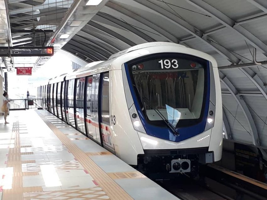 Perkhidmatan LRT mula guna tren baharu KLAV27 1312707