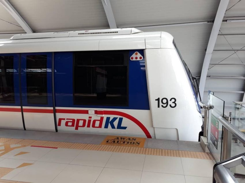 Perkhidmatan LRT mula guna tren baharu KLAV27 1312708
