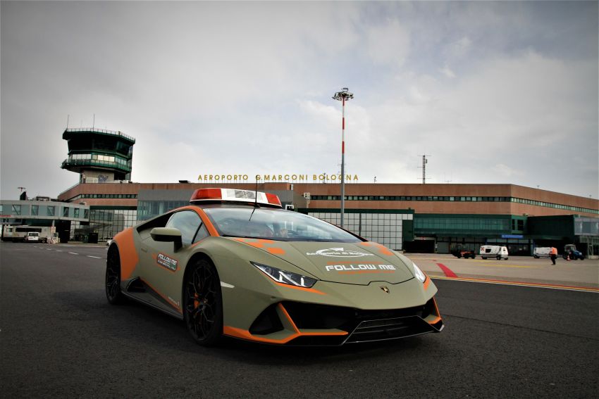 Lamborghini Huracán Evo renewed as follow-me car for Bologna Airport – deal extended for seventh time 1312377