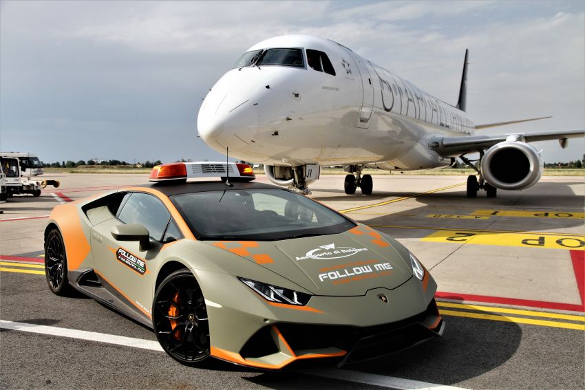 Lamborghini Huracán Evo renewed as follow-me car for Bologna Airport – deal extended for seventh time Image #1312380