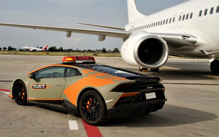 Lamborghini Huracán Evo renewed as follow-me car for Bologna Airport – deal extended for seventh time 1312381
