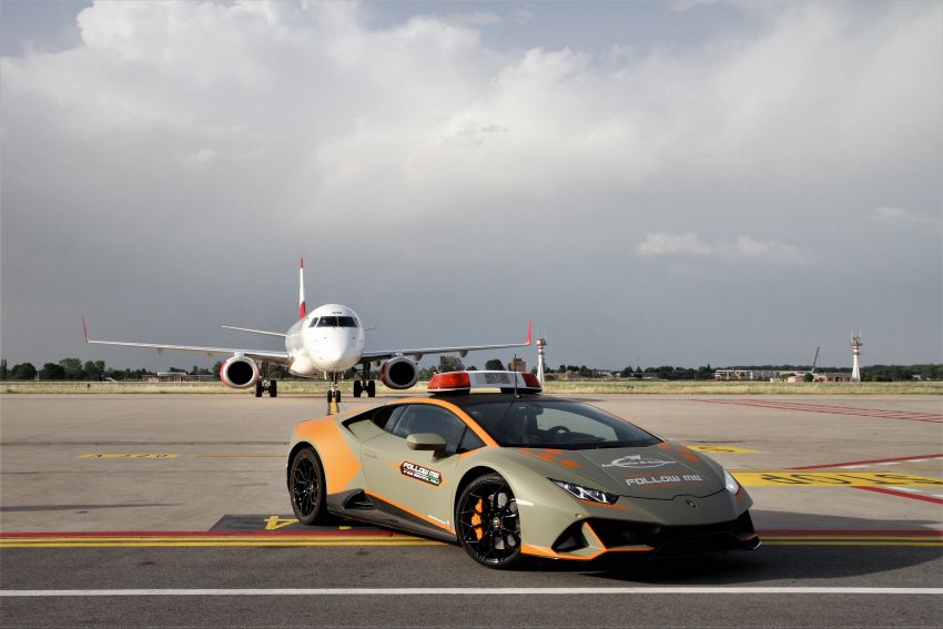 Lamborghini Huracán Evo renewed as follow-me car for Bologna Airport – deal extended for seventh time 1312368
