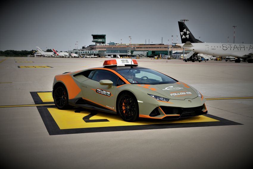 Lamborghini Huracán Evo renewed as follow-me car for Bologna Airport – deal extended for seventh time 1312375