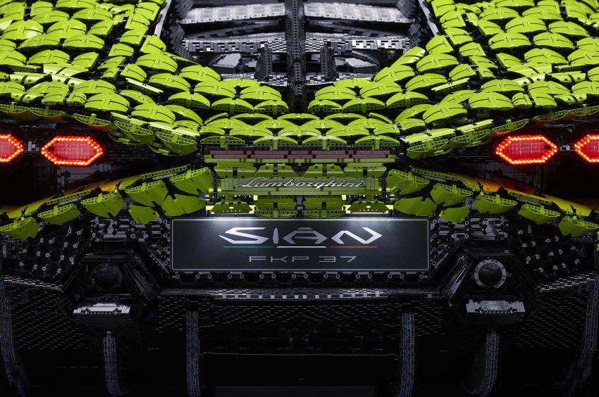 Lego Technic Lamborghini Sián FKP 37 goes full-sized – over 400,000 parts, 2,200 kg, 8,660 hours to complete 1304317