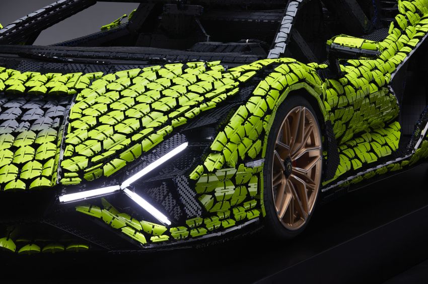 Lego Technic Lamborghini Sián FKP 37 goes full-sized – over 400,000 parts, 2,200 kg, 8,660 hours to complete Image #1304299