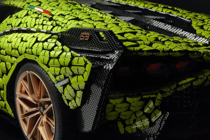 Lego Technic Lamborghini Sián FKP 37 goes full-sized – over 400,000 parts, 2,200 kg, 8,660 hours to complete Image #1304300