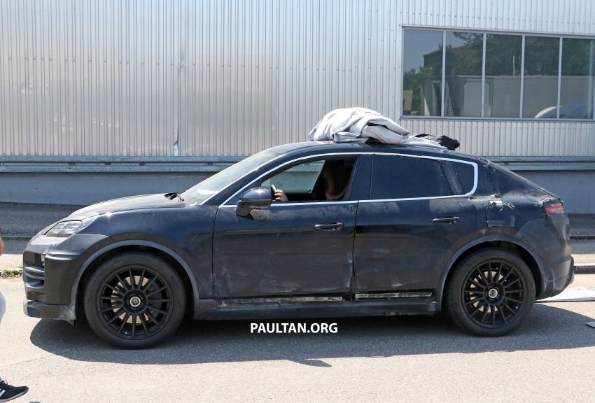 SPYSHOTS: Porsche Macan EV spotted, interior seen 1313548
