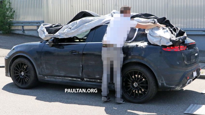 SPYSHOTS: Porsche Macan EV spotted, interior seen 1313549