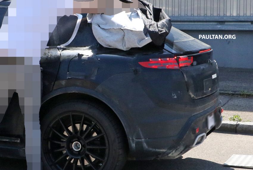 SPYSHOTS: Porsche Macan EV spotted, interior seen 1313551