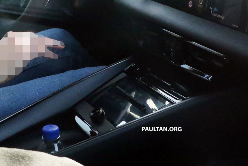 SPYSHOTS: Porsche Macan EV spotted, interior seen 1313541