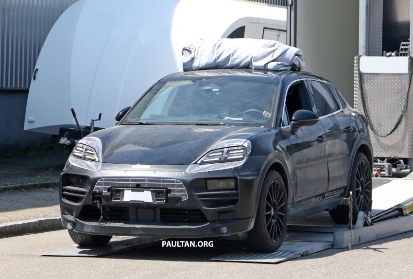SPYSHOTS: Porsche Macan EV spotted, interior seen 1313542
