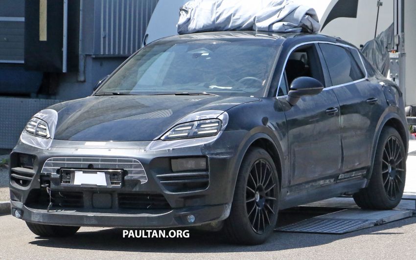 SPYSHOTS: Porsche Macan EV spotted, interior seen 1313544
