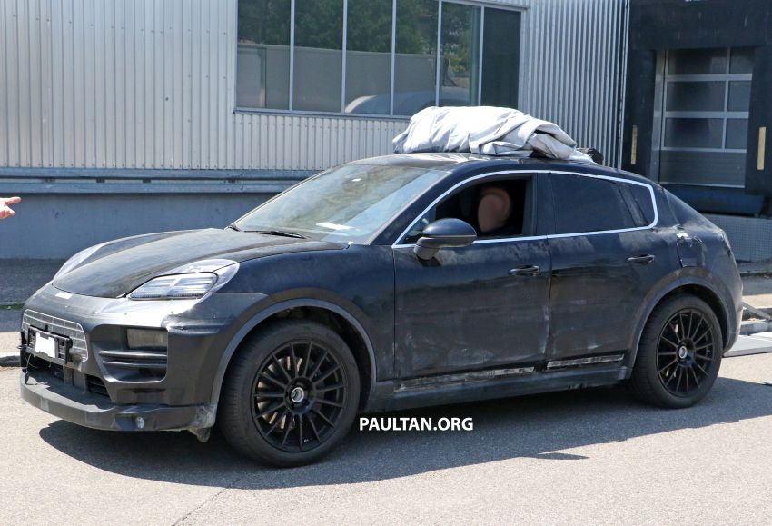 SPYSHOTS: Porsche Macan EV spotted, interior seen 1313546