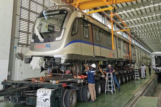 Tren pertama LRT3 selamat tiba di Malaysia