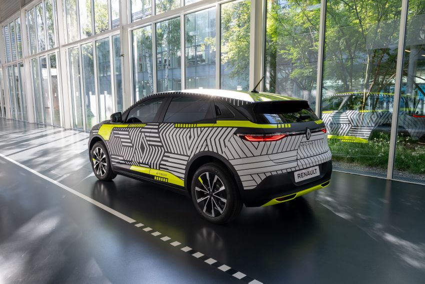 Renault Megane E-Tech Electric pre-production car shown; 217 hp motor, 60 kWh battery; 450 km range 1304212