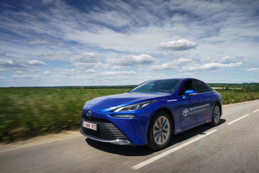 Toyota Mirai sets new distance record for a series production, hydrogen-powered vehicle – 1,003 km 1303211