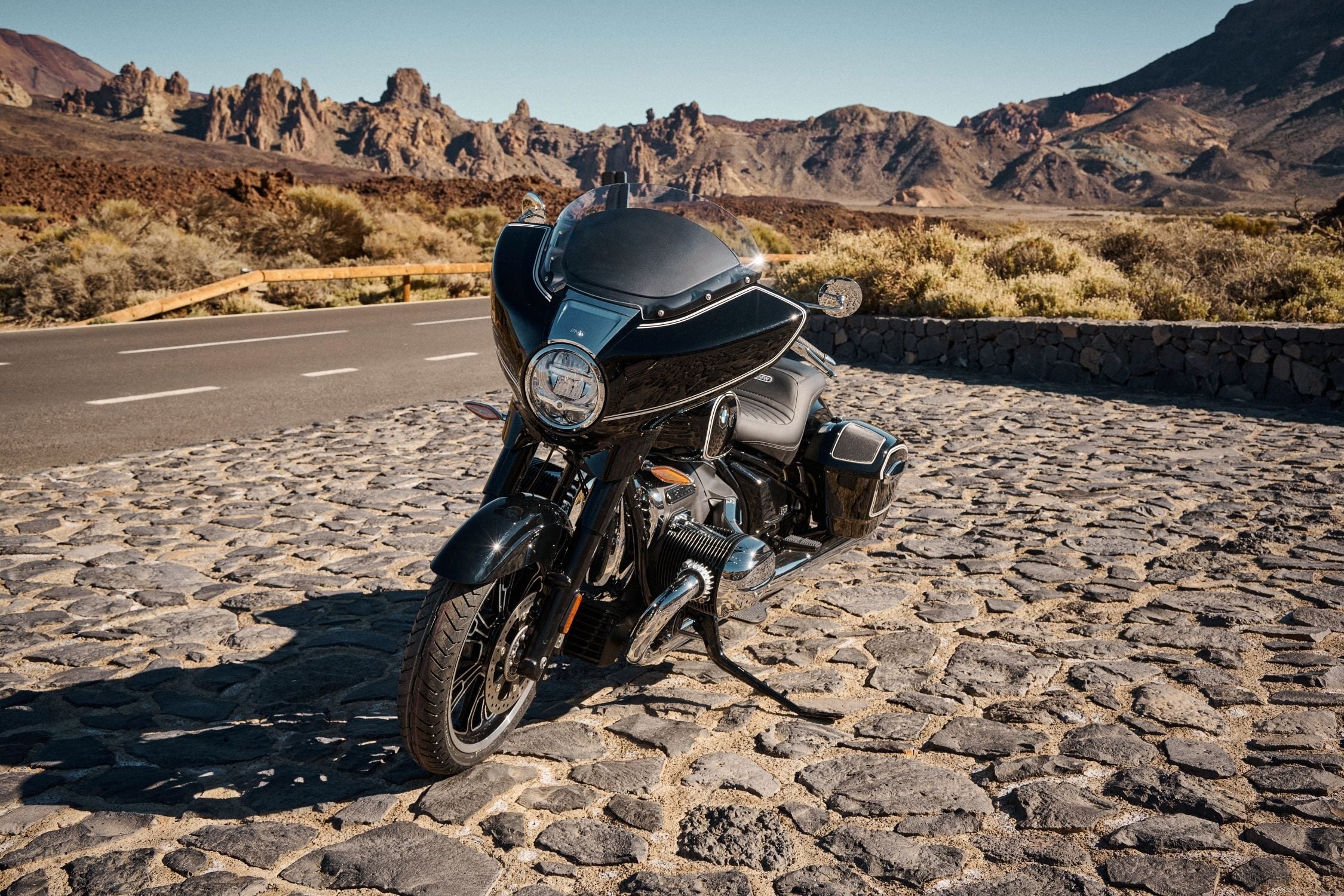 2022-BMW-Motorrad-R18-Transcontinental-and-R18B-Bagger-Outdoor-2 BM ...