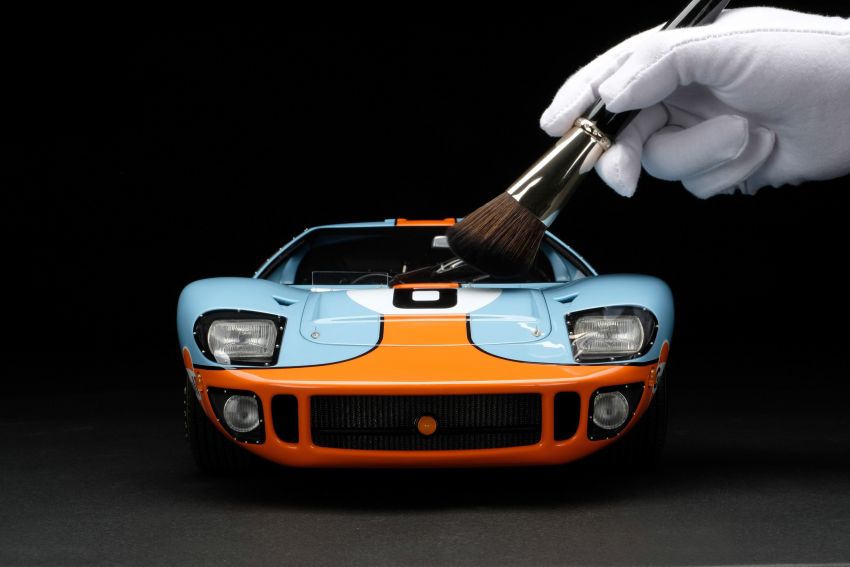 1969 Le Mans-winning Ford GT40 expertly recreated as a 1:8 scale model by Amalgam Collection – RM55k 1321445