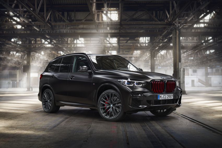 G05 BMW X5, G06 X6 Black Vermillion editions debut with red grilles; matte black G07 X7 edition also shown 1318308