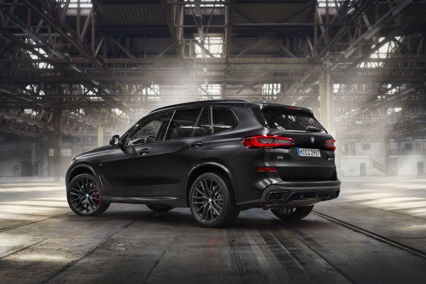 G05 BMW X5, G06 X6 Black Vermillion editions debut with red grilles; matte black G07 X7 edition also shown 1318310