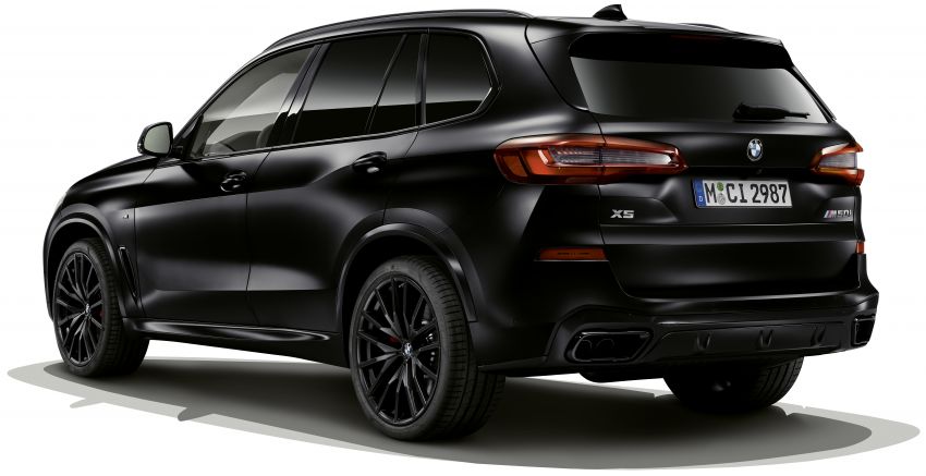 G05 BMW X5, G06 X6 Black Vermillion editions debut with red grilles; matte black G07 X7 edition also shown 1318369