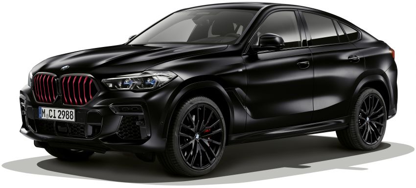 G05 BMW X5, G06 X6 Black Vermillion editions debut with red grilles; matte black G07 X7 edition also shown 1318373
