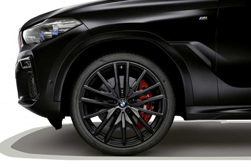 G05 BMW X5, G06 X6 Black Vermillion editions debut with red grilles; matte black G07 X7 edition also shown 1318362