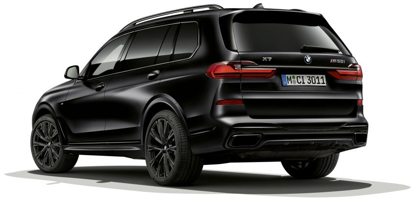 G05 BMW X5, G06 X6 Black Vermillion editions debut with red grilles; matte black G07 X7 edition also shown 1318386