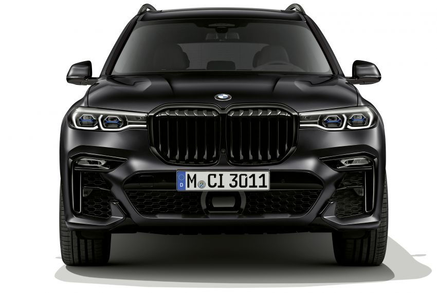 G05 BMW X5, G06 X6 Black Vermillion editions debut with red grilles; matte black G07 X7 edition also shown 1318387
