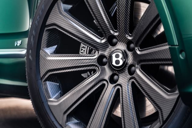 Bentley hasilkan rim gentian karbon produksi paling besar di dunia; 22-inci khas untuk SUV Bentayga
