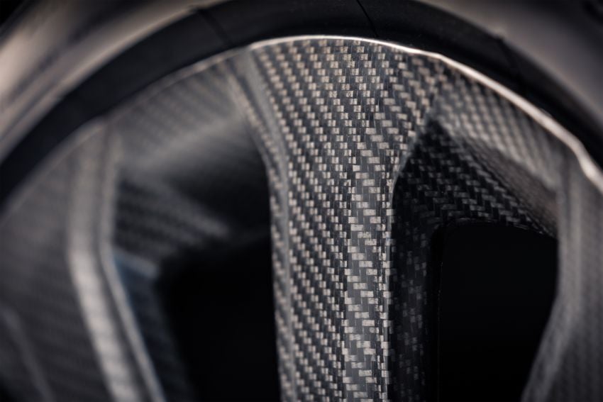 Bentley unveils 22″ carbon-fibre wheel for Bentayga 1323252