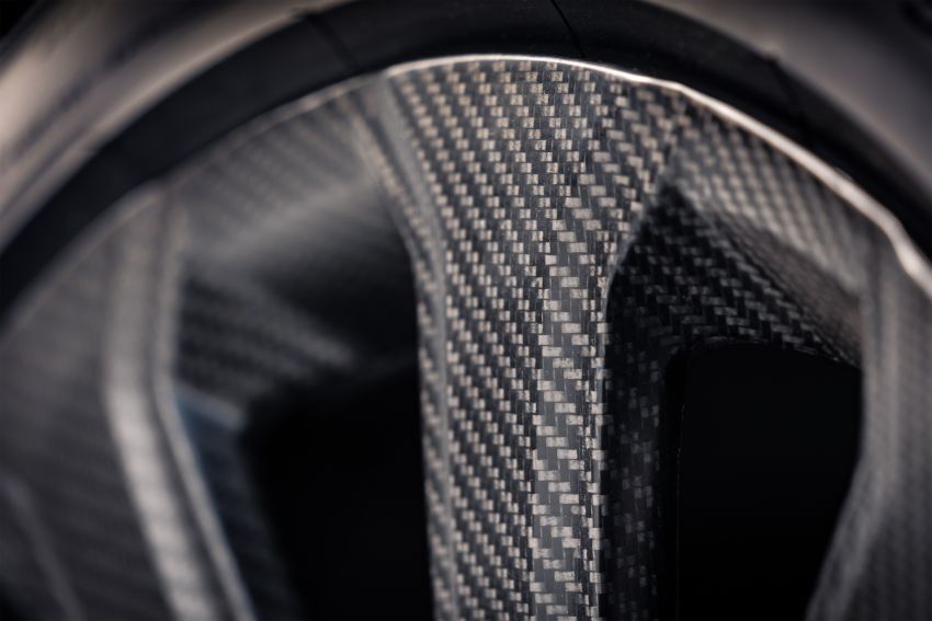 Bentley hasilkan rim gentian karbon produksi paling besar di dunia; 22-inci khas untuk SUV Bentayga 1324761