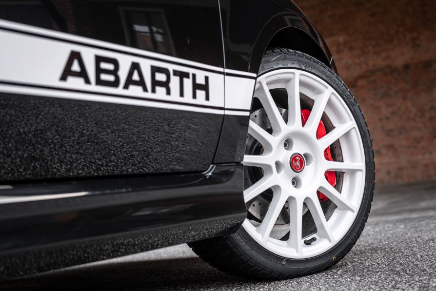 Abarth 695 Esseesse debuts – lighter with bespoke styling; 180 PS 1.4L turbo engine; limited to 1,390 units 1315417