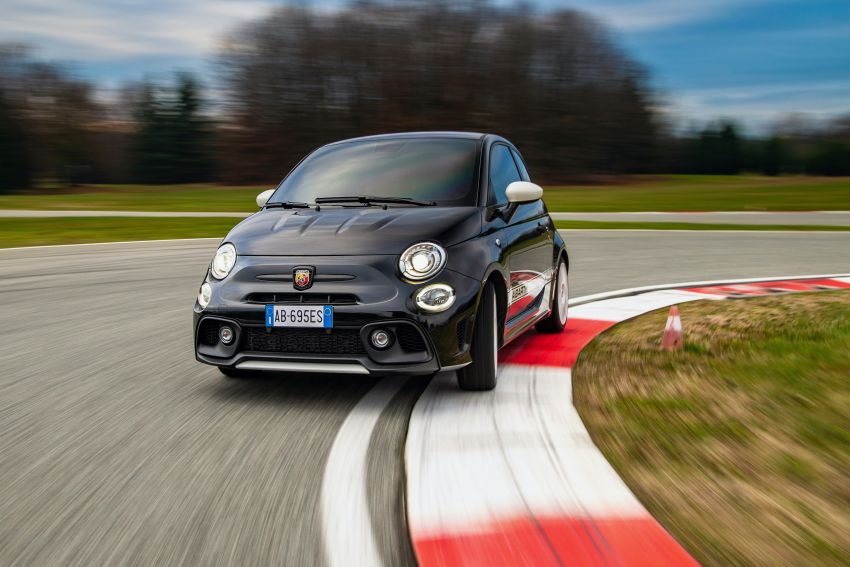 Abarth 695 Esseesse debuts – lighter with bespoke styling; 180 PS 1.4L turbo engine; limited to 1,390 units 1315411