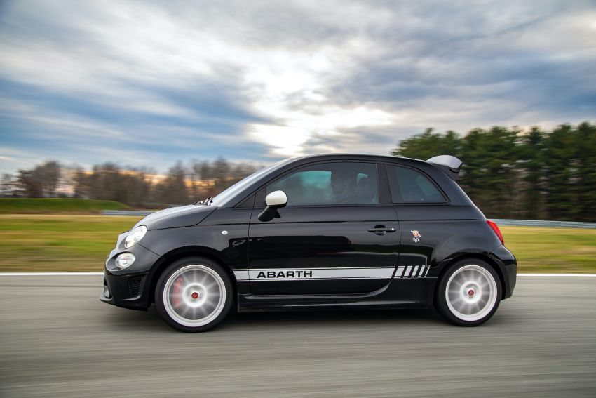 Abarth 695 Esseesse debuts – lighter with bespoke styling; 180 PS 1.4L turbo engine; limited to 1,390 units 1315413