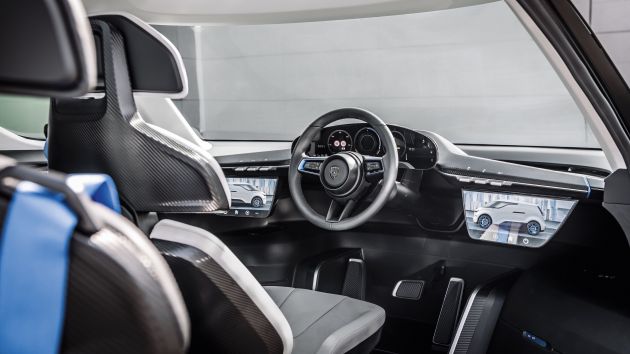 Porsche Renndienst exhibits futuristic interior design