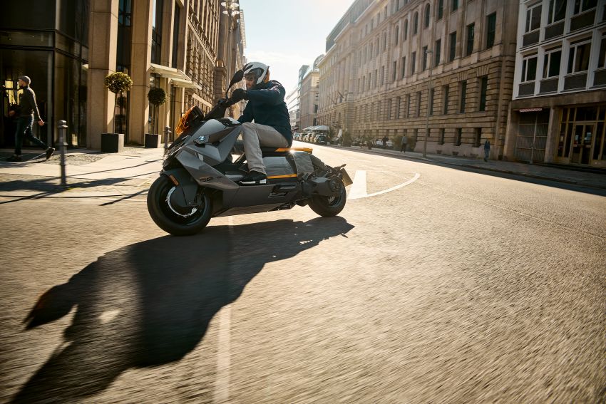 2021 BMW Motorrad CE04 e-scooter with 42 hp motor Image #1316471
