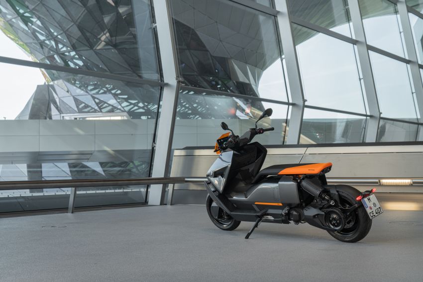2021 BMW Motorrad CE04 e-scooter with 42 hp motor Image #1316481